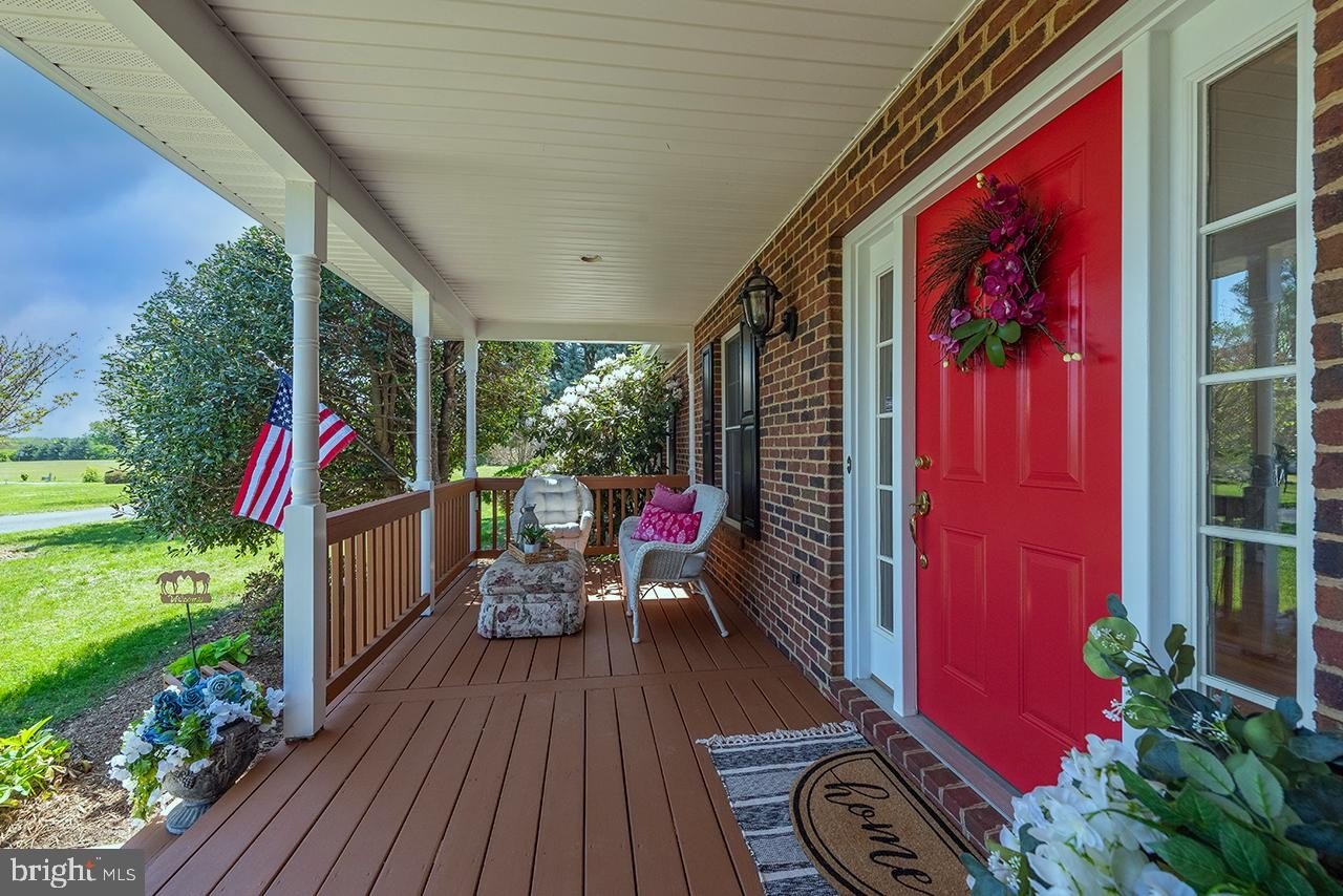 Equestrian Farmette with Custom Barn