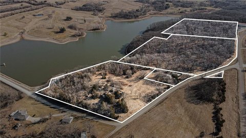 Lakefront Land Ideal for Hunting