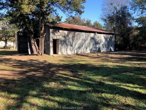 Franklin Commercial Building on FM 46