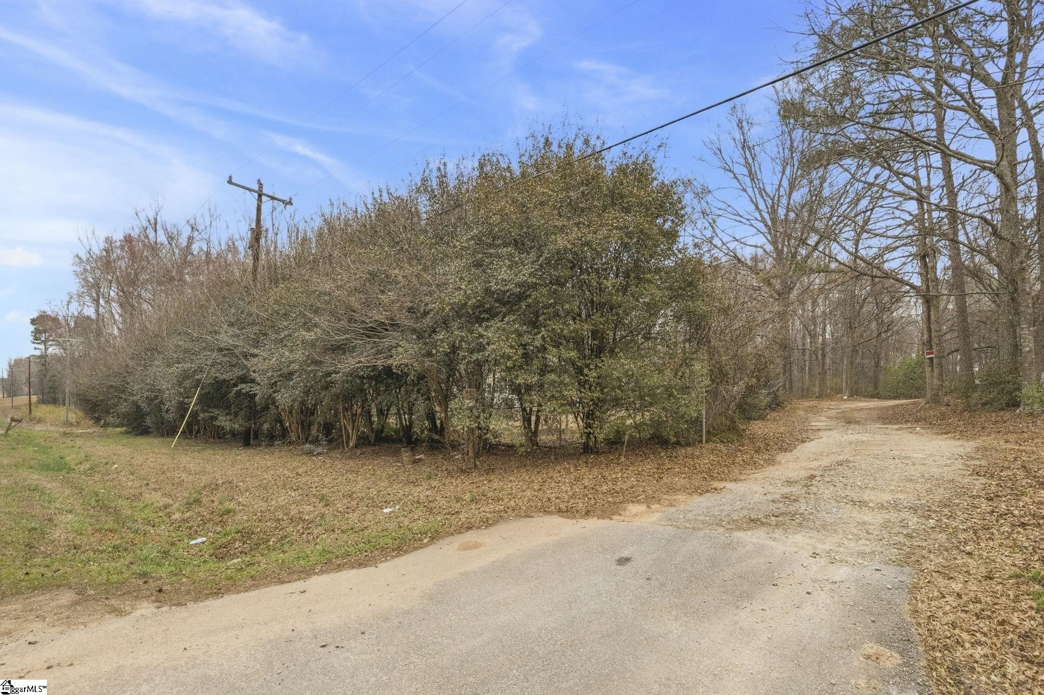 Versatile Acreage with Development Potential