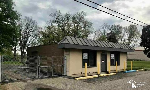 Retail Space in Monroe, MI