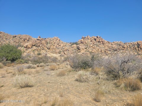 Land Bordering Arizona State Trust