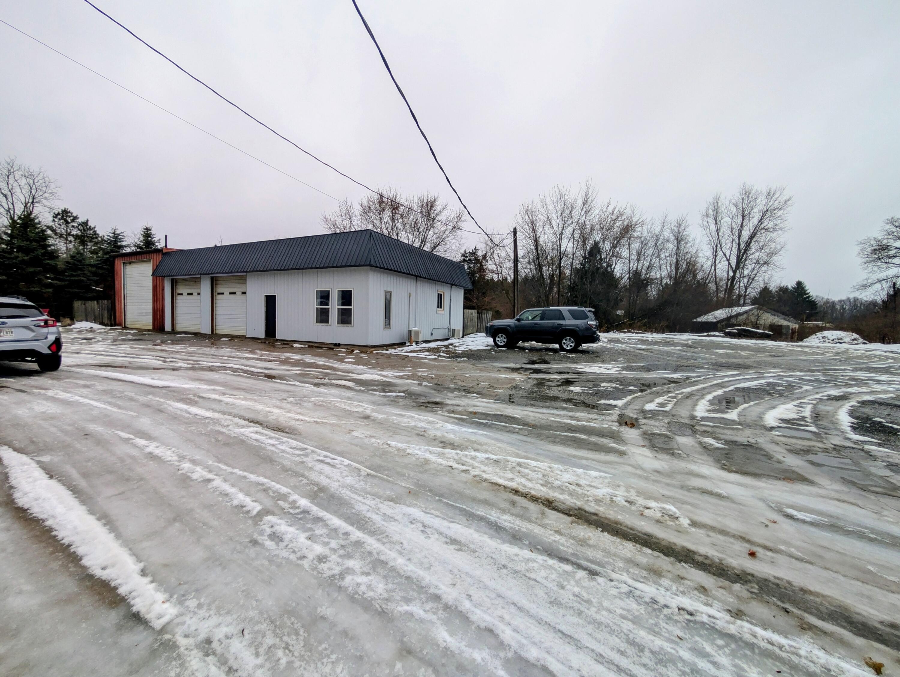 Versatile Commercial Facility on Highway