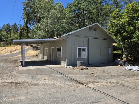 Detached Garage and Manufactured Home