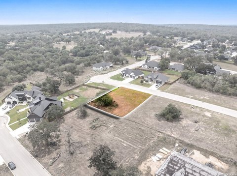 Land, La Vernia, TX