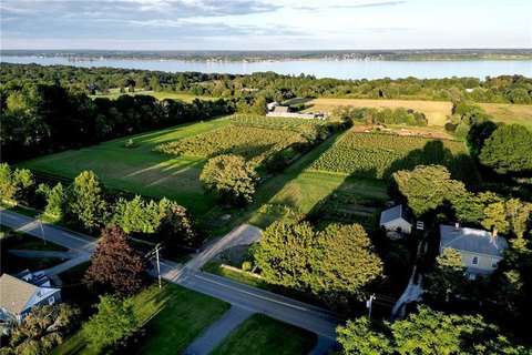 Land, Portsmouth, RI