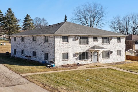 8-Unit Brick Apartment Building