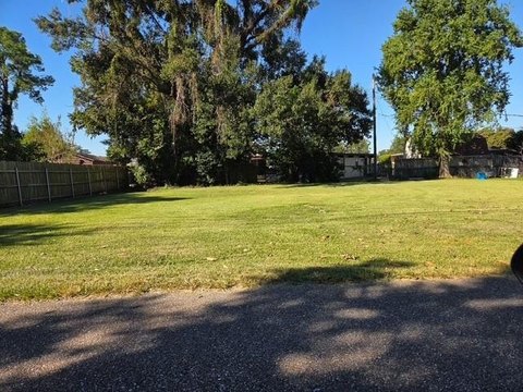 Land, Metairie, LA