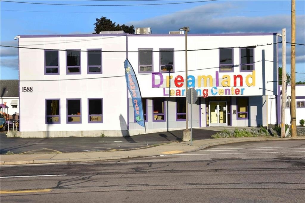1588 Newport Ave, Pawtucket, RI 02861-1358