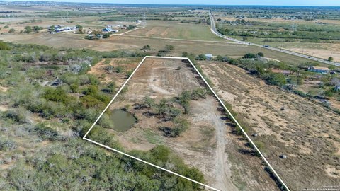 Converse, TX - 5.86 Acres