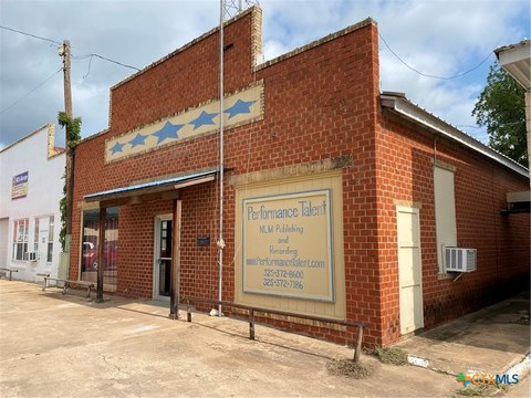 Versatile Commercial Property in San Saba
