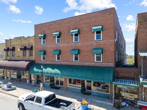 Versatile Mixed-Use Investment Opportunity