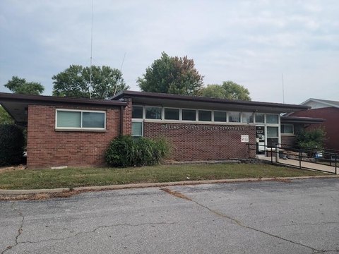 Versatile Building Near Highway 65
