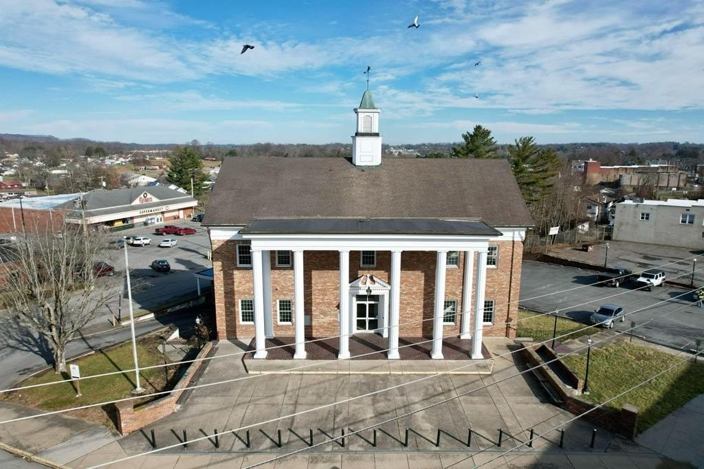 Stately Brick Building in Oak Hill