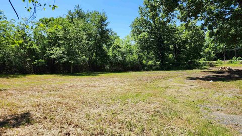 Land on MacArthur Drive