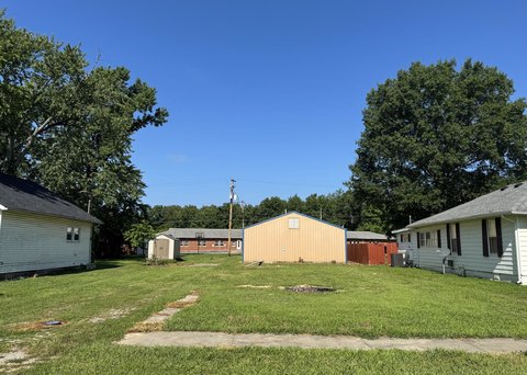 LAND - Elkville, IL