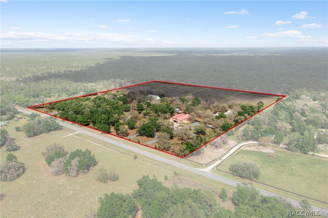 Lecanto Multi-Building Acreage Opportunity