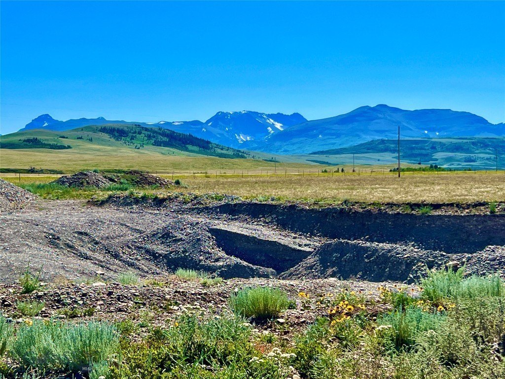 Montana Land with Aggregate Source