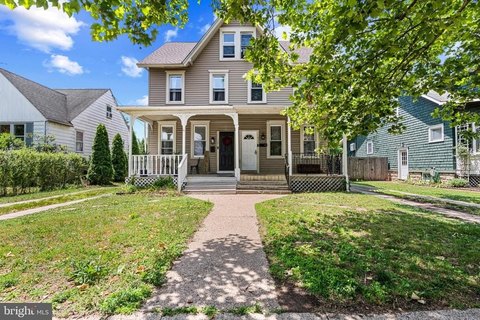 Updated Twin Home with En Suite