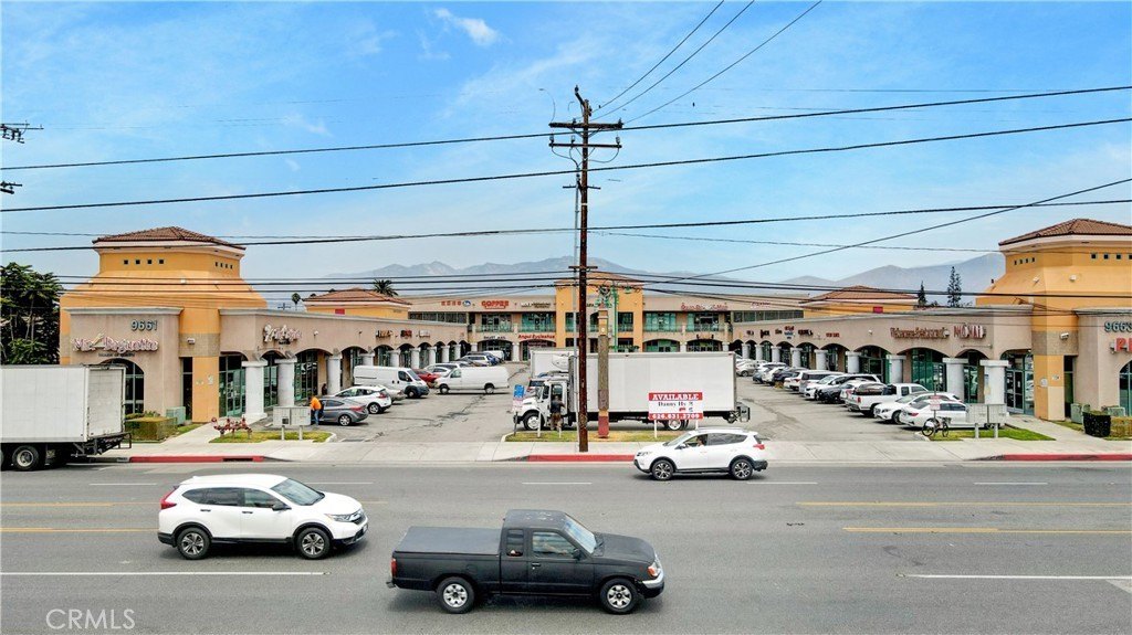 Multi-Tenant Shopping Plaza For Sale
