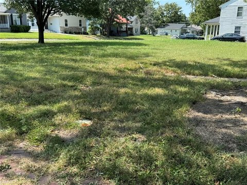 Land, Paola, KS