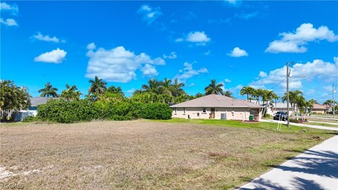Residential Land in Cape Coral