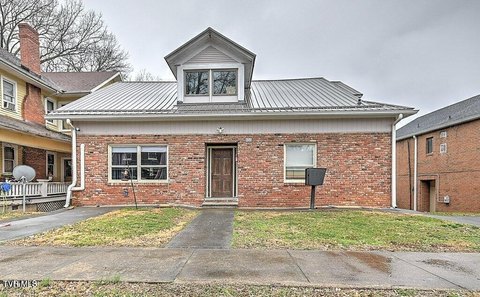 Turnkey, Fully Leased 8-Unit Building