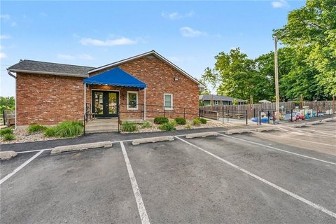 COMMERCIAL - Smithville, MO