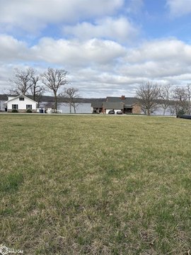 Land with Mississippi River Views