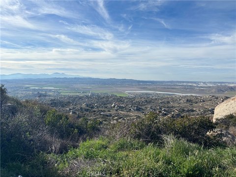 40 Acres with Million Dollar Views