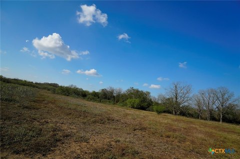 Secluded Land Parcel in Waelder
