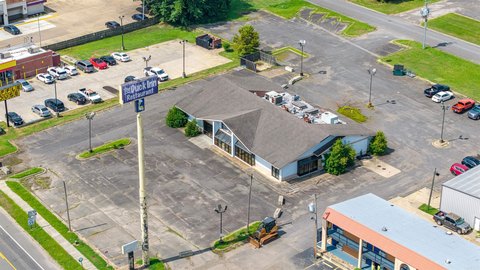 Restaurant-to-Retail Commercial Building