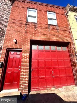 Duplex with Multi-Car Garage Income