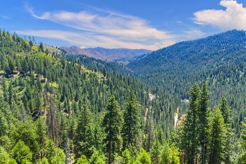 35 Acres of Mountain Magic