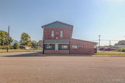 Mixed-Use Bar and Apartments