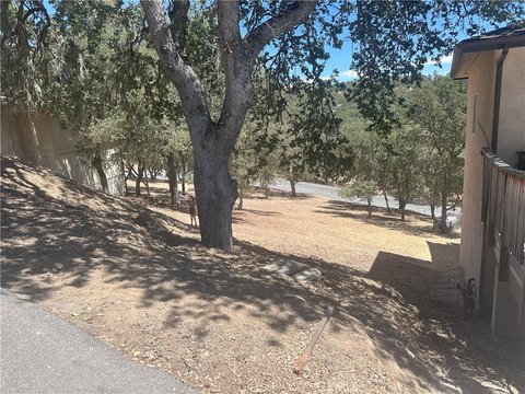 Land, Bradley, CA