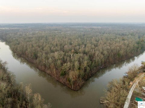Recreational Waterfront Land Retreat