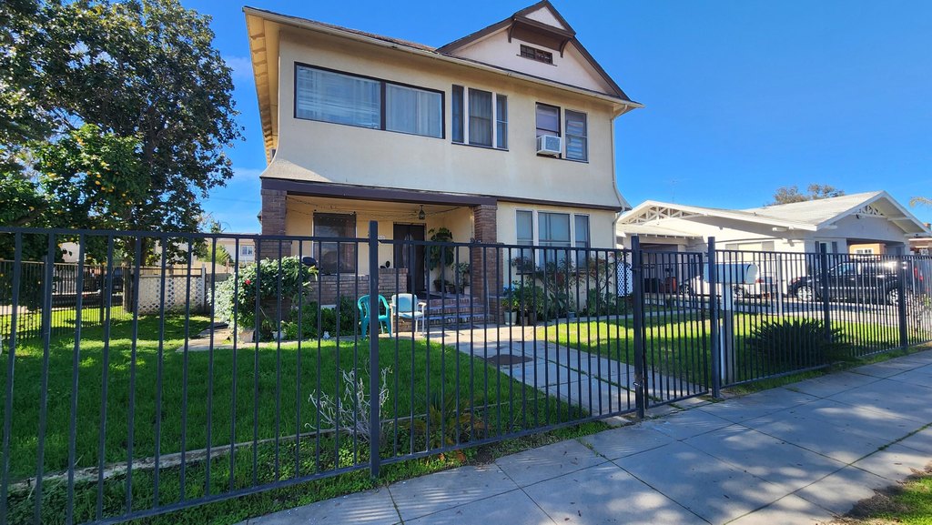 333 N L St, Dinuba, CA 93618
