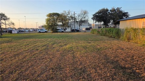 Land, Skidmore, TX