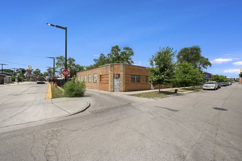 Multi-Use Brick Auto Shop Building