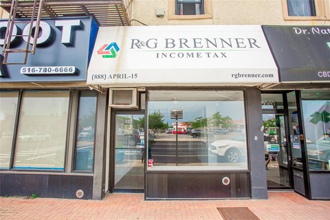 Retail Space Near LIRR Station