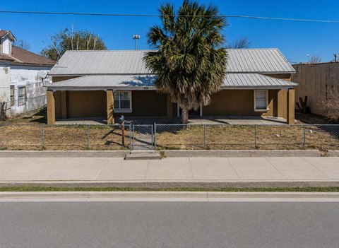 Versatile Downtown Eagle Pass Property