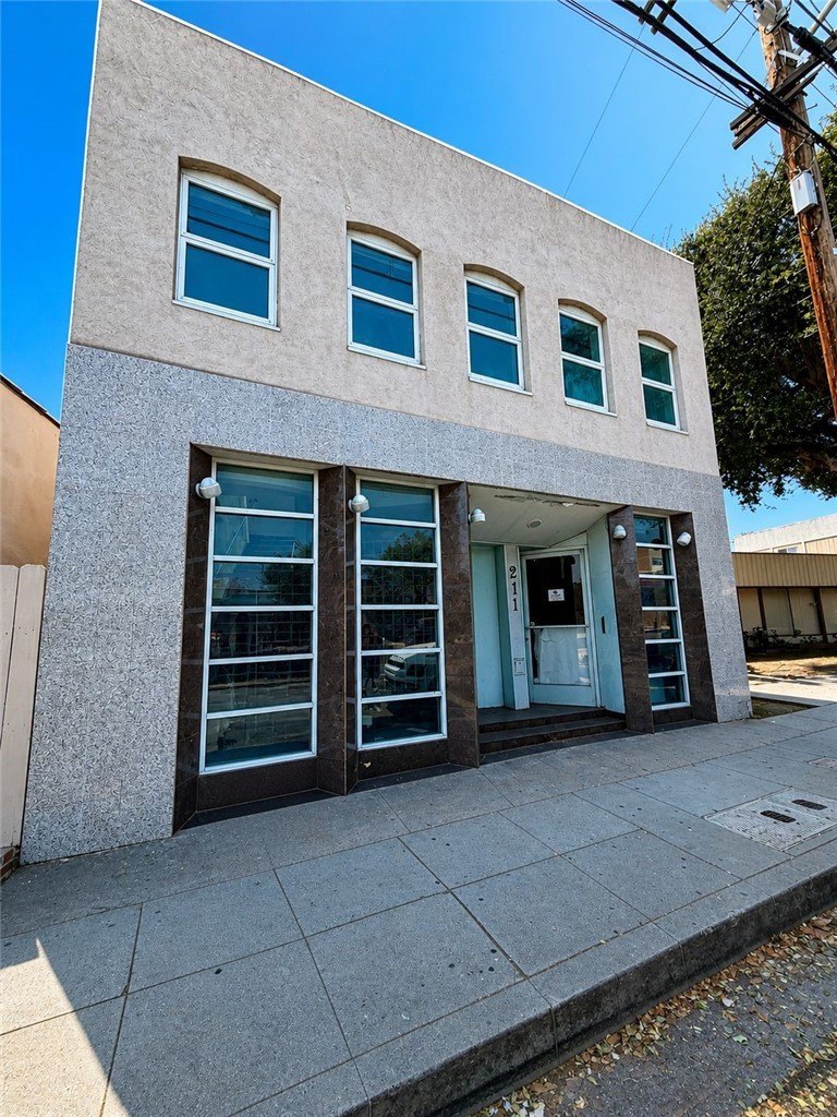 Versatile Commercial Property in Glendale