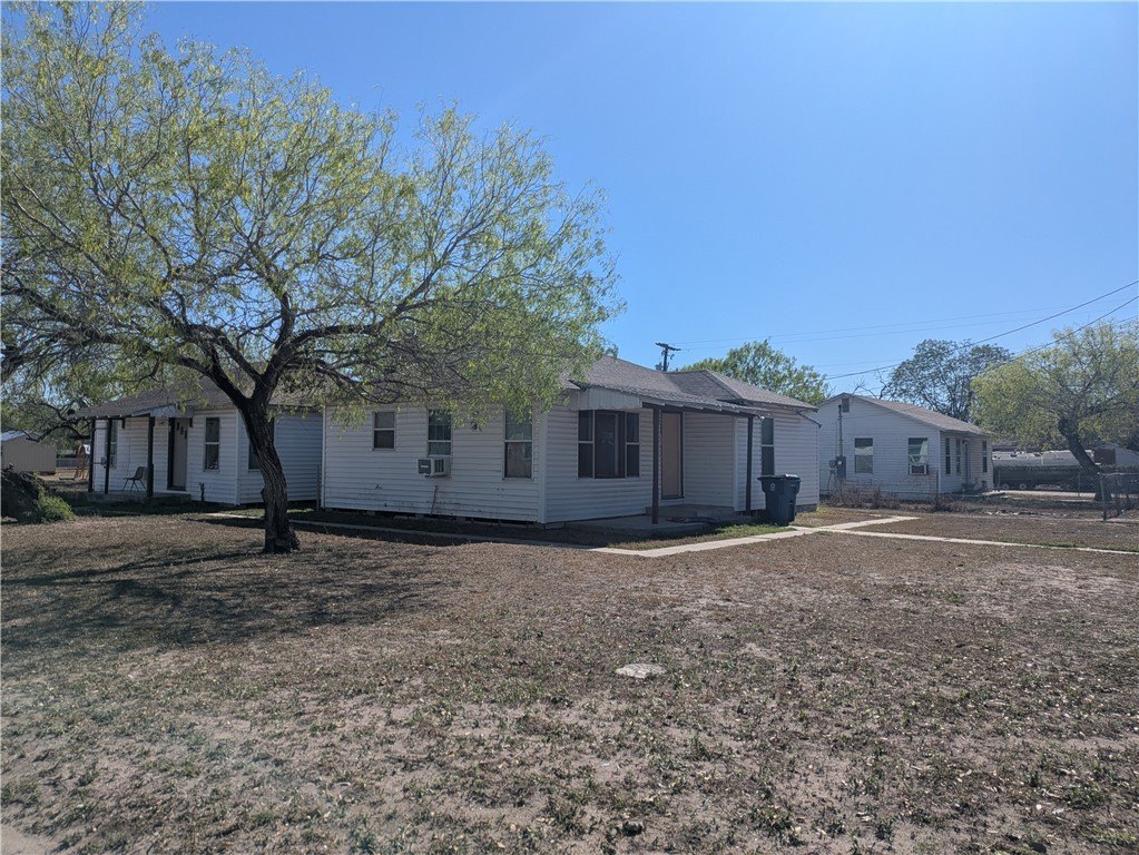 Five-Unit Multifamily Property in Mathis