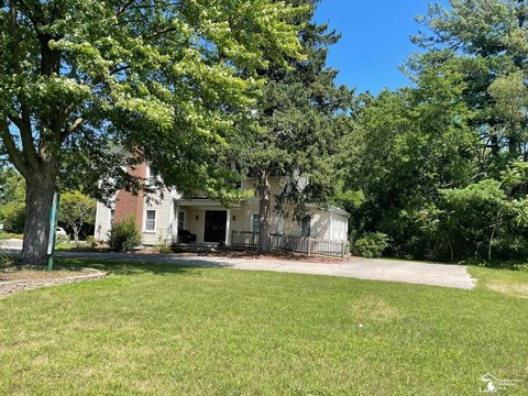 Updated Commercial Property Near Ohio