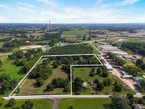 Versatile Land in Springfield, MO