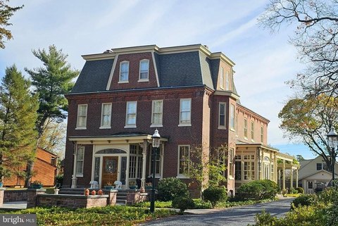 Unique Multi-Building Property on 10+ Acres