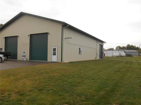 Versatile Industrial Unit on Large Lot