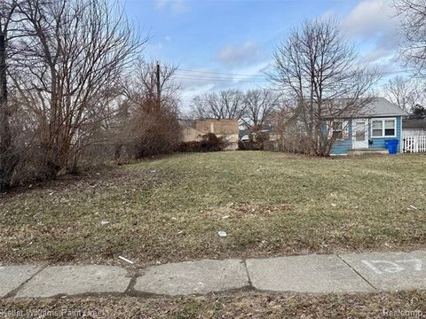 Residential Land in Warren, MI