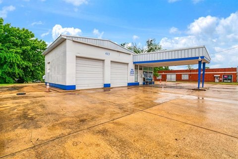 Retail Property in Growing Area